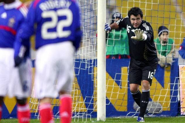 Torwart Sebastien Frey (Frankreich) stellt sie Mauer -  (pan23280) Fußball Länderspiel Herren EM Qualifikation 2007, Nationalmannschaft, Nationaltrikot Gruppe Kiew Fußball Länderspiel Herren EM Qualifikation 2007, Nationalmannschaft, Nationaltrikot Gruppe Kiew 