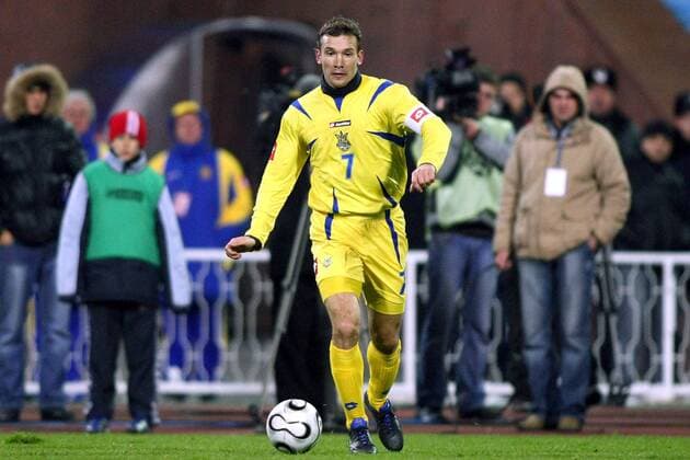 Andriy Shevchenko (Ukraine) am Ball -  (pan23280) Fußball Länderspiel Herren EM Qualifikation 2007, Nationalmannschaft, Nationaltrikot Einzelbild Kiew Dynamik, Fußball Länderspiel Herren EM Qualifikation 2007, Nationalmannschaft, Nationaltrikot Einzelbild Kiew Dynamik, 