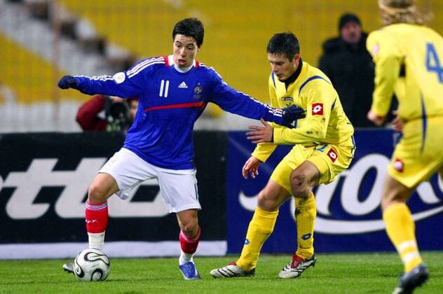 Samir Nasri (Frankreich, li.) gegen Aleksandr Gritsay (Ukraine) -  (pan23280) Fußball Länderspiel Herren EM Qualifikation 2007, Nationalmannschaft, Nationaltrikot, Ukraine - Frankreich 2:2 Gruppe Kiew Dynamik, Fußball Länderspiel Herren EM Qualifikation 2007, Nationalmannschaft, Nationaltrikot, Ukraine - Frankreich 2:2 Gruppe Kiew Dynamik, 