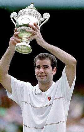 Pete Sampras (USA), Sieger der All England Championships 1999, präsentiert seine Trophäe Tennis Herren All England Championships 1999, ATP Tour, Grand Slam, Finale, Endspiel Einzelbild Wimbledon London Freude, Tennis Herren All England Championships 1999, ATP Tour, Grand Slam, Finale, Endspiel Einzelbild Wimbledon London Freude,