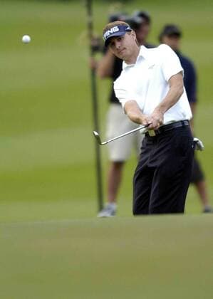 Heath Slocum (USA) - Chip -  (IMC2007112509028) Golf WM Herren Mission Hills World Cup 2007, PGA Tour Einzelbild Shenzhen Golf WM Herren Mission Hills World Cup 2007, PGA Tour Einzelbild Shenzhen