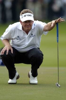 Colin Montgomerie (Schottland) taxiert die Putlinie -  (IMC2007112509055) Golf WM Herren Mission Hills World Cup 2007, PGA Tour Einzelbild Shenzhen Golf WM Herren Mission Hills World Cup 2007, PGA Tour Einzelbild Shenzhen