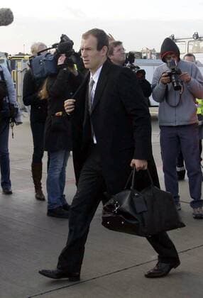 Arjen Robben (Real Madrid) bei seiner Ankunft auf dem Bremer Flughafen -  - NOxONLINExUSE Fußball EC 1 Herren Champions League 2007 2008, Real Madrid CF, Ankunft Einzelbild Bremen Fußball EC 1 Herren Champions League 2007 2008, Real Madrid CF, Ankunft Einzelbild Bremen