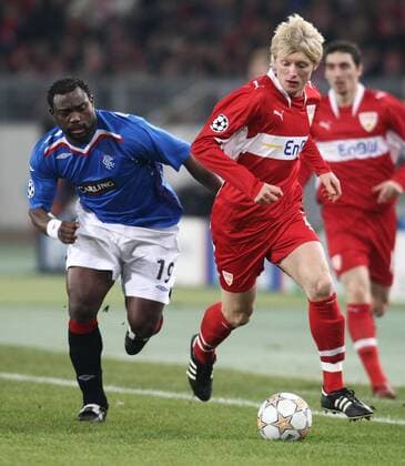 Andreas Beck (Stuttgart, re.) gegen Jean Claude Darcheville (Glasgow Rangers) Fußball EC 1 Herren Champions League 2007 2008, VfB Stuttgart - Glasgow Rangers Gruppe Stuttgart Dynamik, Fußball EC 1 Herren Champions League 2007 2008, VfB Stuttgart - Glasgow Rangers Gruppe Stuttgart Dynamik,