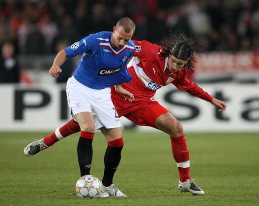 Sami Khedira (Stuttgart, re.) gegen Alan Hutton (Glasgow Rangers) Fußball EC 1 Herren Champions League 2007 2008, VfB Stuttgart - Glasgow Rangers 3:2 Gruppe Stuttgart Dynamik, Fußball EC 1 Herren Champions League 2007 2008, VfB Stuttgart - Glasgow Rangers 3:2 Gruppe Stuttgart Dynamik,