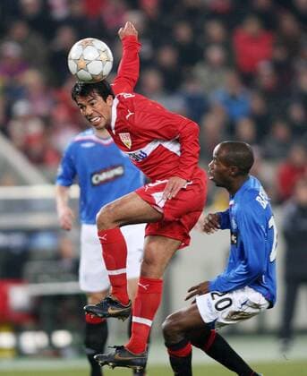 Pavel Pardo (Stuttgart, li.) gegen DaMarcus Beasley (Glasgow Rangers) Fußball EC 1 Herren Champions League 2007 2008, VfB Stuttgart - Glasgow Rangers 3:2 Gruppe Stuttgart Dynamik, Fußball EC 1 Herren Champions League 2007 2008, VfB Stuttgart - Glasgow Rangers 3:2 Gruppe Stuttgart Dynamik,