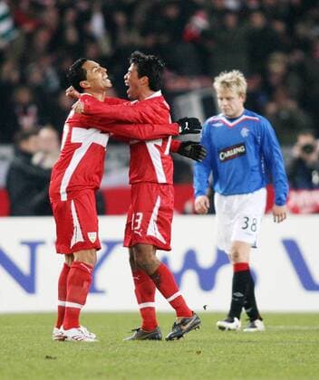 Antonio da Silva (li.) und Pavel Pardo (beide Stuttgart) - Torjubel, hi. Steven Naismith (Glasgow Rangers) enttäuscht Fußball EC 1 Herren Champions League 2007 2008, VfB Stuttgart - Glasgow Rangers 3:2 Gruppe Stuttgart Freude, Begeisterung, Fußball EC 1 Herren Champions League 2007 2008, VfB Stuttgart - Glasgow Rangers 3:2 Gruppe Stuttgart Freude, Begeisterung,