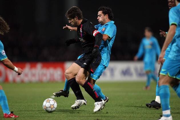 Juninho (Lyon, li.) gegen Xavi (FC Barcelona) - Fußball EC 1 Herren Champions League 2007 2008, Olympique Lyonnais - FC Barcelona 2:2, Barca, OL, Vdig Gruppe Lyon Dynamik, Fußball EC 1 Herren Champions League 2007 2008, Olympique Lyonnais - FC Barcelona 2:2, Barca, OL, Vdig Gruppe Lyon Dynamik,