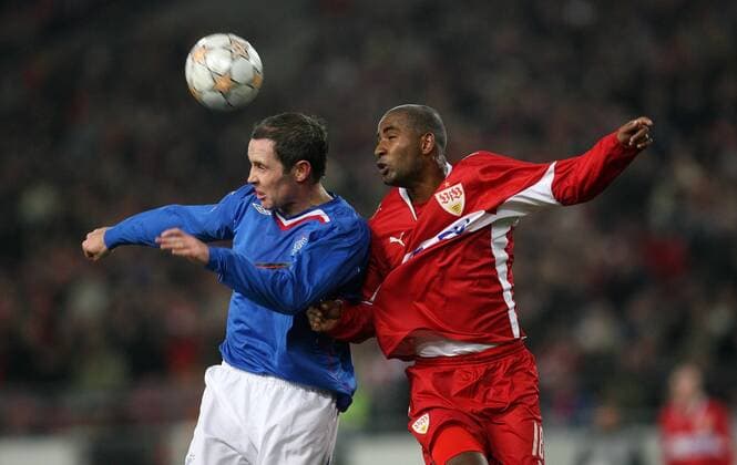 David Weir (Glasgow Rangers, li.) gegen Cacau (Stuttgart) Fußball EC 1 Herren Champions League 2007 2008, VfB Stuttgart - Glasgow Rangers 3:2 Gruppe Stuttgart Dynamik, Fußball EC 1 Herren Champions League 2007 2008, VfB Stuttgart - Glasgow Rangers 3:2 Gruppe Stuttgart Dynamik,