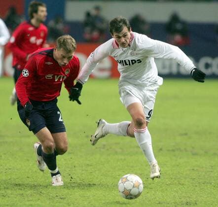 Danko Lazovic (Eindhoven, re.) gegen Vasiliy Berezutskiy (ZSKA Moskau) -  Fußball EC 1 Herren Champions League 2007 2008, ZSKA Moskau - PSV Eindhoven 0:1 Gruppe Moskau Dynamik, Fußball EC 1 Herren Champions League 2007 2008, ZSKA Moskau - PSV Eindhoven 0:1 Gruppe Moskau Dynamik,