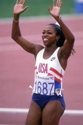 Gail Devers (USA) bejubelt ihren Olympiasieg über 100m Leichtathletik OS Sommer Damen Olympische Spiele Barcelona 1992, Sommerspiele, Nationaltrikot Einzelbild Barcelona Freude, Leichtathletik OS Sommer Damen Olympische Spiele Barcelona 1992, Sommerspiele, Nationaltrikot Einzelbild Barcelona Freude,