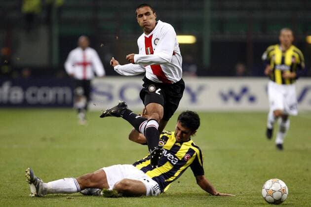 Ivan Cordoba (Inter Mailand, vorn) gegen Edu Dracena (Fenerbahce) -  Fußball EC 1 Herren Champions League 2007 2008, FC Internazionale Mailand - Fenerbahce Istanbul 3:0 Gruppe Mailand Dynamik, Kampf, Fußball EC 1 Herren Champions League 2007 2008, FC Internazionale Mailand - Fenerbahce Istanbul 3:0 Gruppe Mailand Dynamik, Kampf,