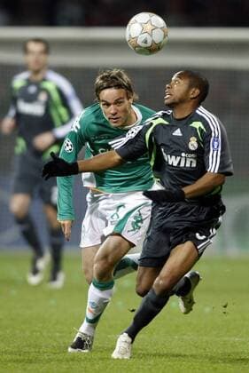 Robinho (Real Madrid, re.) gegen Clemens Fritz (Bremen) Fußball EC 1 Herren Champions League 2007 2008, SV Werder Bremen - Real Madrid CF 3:2 Gruppe Bremen Dynamik, Fußball EC 1 Herren Champions League 2007 2008, SV Werder Bremen - Real Madrid CF 3:2 Gruppe Bremen Dynamik,