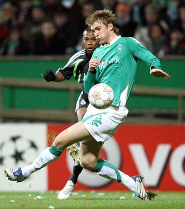 Per Mertesacker (Bremen, re.) gegen Robinho (Real Madrid) Fußball EC 1 Herren Champions League 2007 2008, SV Werder Bremen - Real Madrid CF 3:2 Gruppe Bremen Dynamik, Fußball EC 1 Herren Champions League 2007 2008, SV Werder Bremen - Real Madrid CF 3:2 Gruppe Bremen Dynamik,