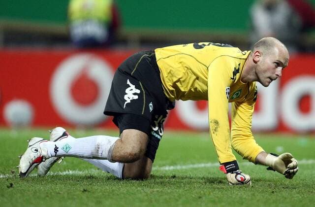Torwart Christian Vander (Bremen) enttäuscht am Boden Fußball EC 1 Herren Champions League 2007 2008, SV Werder Bremen Einzelbild Bremen Fußball EC 1 Herren Champions League 2007 2008, SV Werder Bremen Einzelbild Bremen