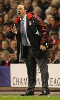Trainer Rafael Benitez (Liverpool) gibt Anweisungen - EDITORIAL USE ONLY. No use with unauthorised audio, video, data, fixture lists, club league logos or live services. Online in-match use limited to 120 images, no video emulation. No use in betting, games or single club league player publications. Fußball EC 1 Herren Champions League 2007 2008, FC Liverpool Einzelbild Liverpool Fußball EC 1 Herren Champions League 2007 2008, FC Liverpool Einzelbild Liverpool