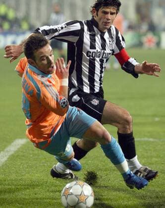 Matthieu Valbuena (Marseille, li.) gegen Ibrahim Üzülmez (Besiktas) -  Fußball EC 1 Herren Champions League 2007 2008, Besiktas Istanbul - Olympique de Marseille 2:1, OM Gruppe Istanbul Dynamik, Kampf, Fußball EC 1 Herren Champions League 2007 2008, Besiktas Istanbul - Olympique de Marseille 2:1, OM Gruppe Istanbul Dynamik, Kampf,
