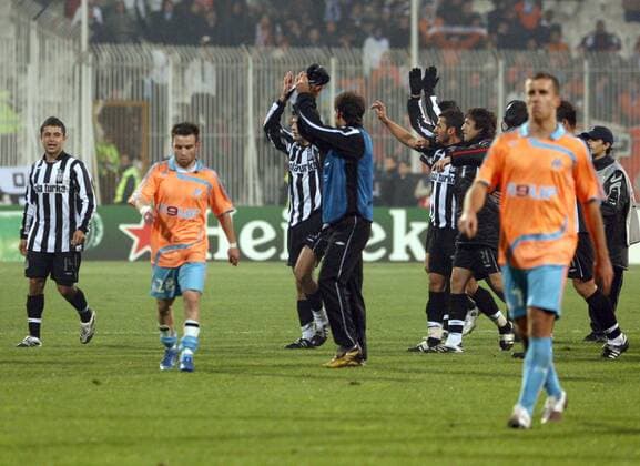 Schlußjubel Besiktas u.a. mit Rodrigo Alvaro Tello (li.) -  Fußball EC 1 Herren Champions League 2007 2008, Besiktas Istanbul - Olympique de Marseille 2:1, OM Gruppe Istanbul Freude, Fußball EC 1 Herren Champions League 2007 2008, Besiktas Istanbul - Olympique de Marseille 2:1, OM Gruppe Istanbul Freude,
