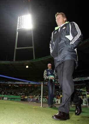 Trainer Bernd Schuster (Real Madrid) enttäuscht Fußball EC 1 Herren Champions League 2007 2008, Real Madrid CF Einzelbild Bremen Enttäuschung, Fußball EC 1 Herren Champions League 2007 2008, Real Madrid CF Einzelbild Bremen Enttäuschung,