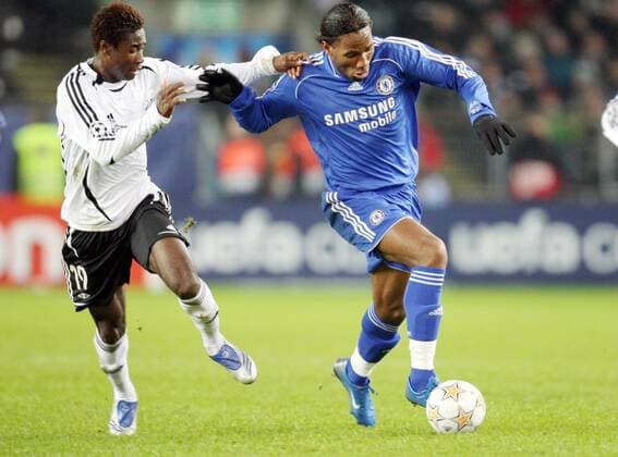 Didier Drogba (Chelsea, re.) gegen Alexander Tettey (Rosenborg Trondheim) -  Fußball EC 1 Herren Champions League 2007 2008, Rosenborg Trondheim BK - Chelsea FC London 0:4 Gruppe Trondheim Dynamik, Fußball EC 1 Herren Champions League 2007 2008, Rosenborg Trondheim BK - Chelsea FC London 0:4 Gruppe Trondheim Dynamik,