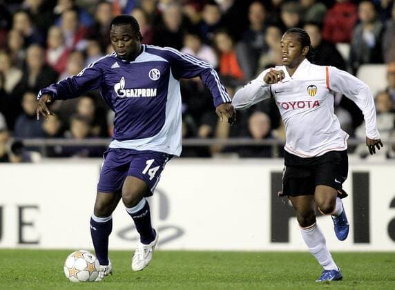 Gerald Asamoah (Schalke, li.) gegen Manuel Fernandes (Valencia) -  (pan23383) Fußball EC 1 Herren Champions League 2007 2008, Valencia CF - FC Schalke 04 0:0 Gruppe Valencia Dynamik, Fußball EC 1 Herren Champions League 2007 2008, Valencia CF - FC Schalke 04 0:0 Gruppe Valencia Dynamik,