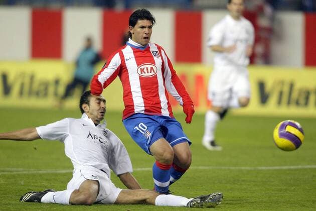 Sergio Aguero (Atletico Madrid, re.) gegen Karim Touzani (Aberdeen) - - NOxONLINExUSE Fußball EC 3 Herren UEFA Cup 2007 2008, Pokal, Europapokal, Atletico Madrid - FC Aberdeen 2:0 Gruppe Madrid Dynamik, Kampf, Fußball EC 3 Herren UEFA Cup 2007 2008, Pokal, Europapokal, Atletico Madrid - FC Aberdeen 2:0 Gruppe Madrid Dynamik, Kampf,