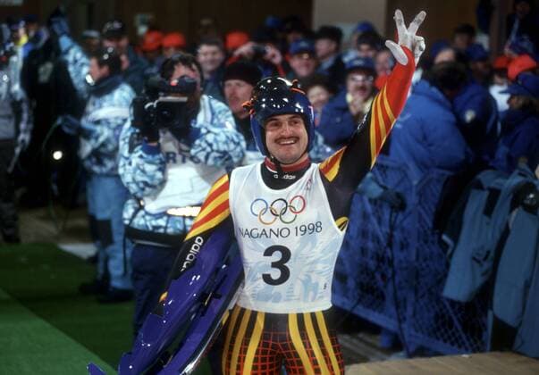 Georg Hackl (Deutschland) gelingt bei den Winterspielen 1998 in Nagano sein dritter Olympiasieg Rennrodeln OS Winter Herren Olympische Winterspiele 1998, Spiele, Rodeln, Rennschlitten, Rodeln, Rennschlittensport Einzelbild Nagano Freude, Rennrodeln OS Winter Herren Olympische Winterspiele 1998, Spiele, Rodeln, Rennschlitten, Rodeln, Rennschlittensport Einzelbild Nagano Freude,