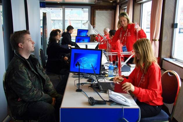 Büro der UEFA gibt die Akkreditierungen für die EM Auslosung in Luzern aus Fußball EM Herren Vorschau Euro 2008, Nationalmannschaft 2007 Gruppe Luzern Fußball EM Herren Vorschau Euro 2008, Nationalmannschaft 2007 Gruppe Luzern 
