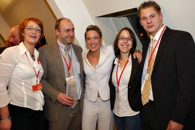 Justine Henin (Belgien, Mitte) mit ihrem Bruder Thomas (2.v.li.), dessen Ehefrau Ophelie, ihrer Schwester Sarah (2.v.re.) und deren Ehemann Louis bei der Eröffnung ihrer Tennisschule Club Justine N1 - Tennis Damen Einweihung Tennisschule 2007, Eröffnung, Tennisclub, Schule, Club Justine N1, N 1, Gruppe Limelette Freude, Tennis Damen Einweihung Tennisschule 2007, Eröffnung, Tennisclub, Schule, Club Justine N1, N 1, Gruppe Limelette Freude,