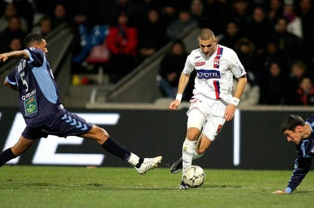 Karim Benzema (Lyon, re.) gegen Habib Bellaid (Straßburg) - (pan23439) Fußball Herren Ligue 1 2007 2008, 1. Französische Liga, Olympique Lyonnais - RC Strasbourg 5:0, Racing Club de, OL Gruppe Lyon Dynamik, Fußball Herren Ligue 1 2007 2008, 1. Französische Liga, Olympique Lyonnais - RC Strasbourg 5:0, Racing Club de, OL Gruppe Lyon Dynamik,