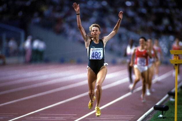 Irina Belova (Rußland) gewinnt den 800m Lauf Leichtathletik OS Sommer Damen Olympische Spiele Barcelona 1992, Sommerspiele, Nationaltrikot Einzelbild Barcelona Freude, Leichtathletik OS Sommer Damen Olympische Spiele Barcelona 1992, Sommerspiele, Nationaltrikot Einzelbild Barcelona Freude,
