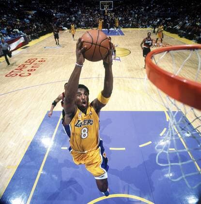 Kobe Bryant (Los Angeles Lakers) - Dunking - (Icon6000864) Basketball Herren NBA 2001 2002, Los Angeles Lakers - Portland Trail Blazers 98:87, Trailblazers Gruppe Los Angeles, LA, L A Dynamik, Basketball Herren NBA 2001 2002, Los Angeles Lakers - Portland Trail Blazers 98:87, Trailblazers Gruppe Los Angeles, LA, L A Dynamik, EDITORIAL USE ONLY