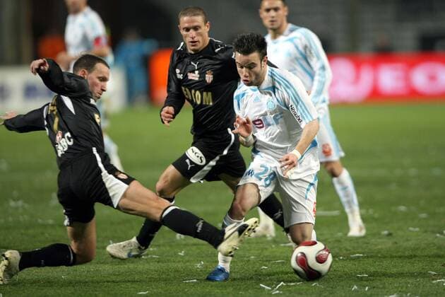 Matthieu Valbuena (Marseille, re.) gegen Lucas Bernardi (Monaco) -  Fußball Herren Ligue 1 2007 2008, 1. Französische Liga, Olympique de Marseille - AS Monaco 2:0, OM Gruppe Marseille Dynamik, Fußball Herren Ligue 1 2007 2008, 1. Französische Liga, Olympique de Marseille - AS Monaco 2:0, OM Gruppe Marseille Dynamik,