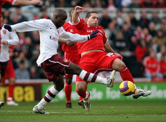 Fabio Rochemback (Middlesbrough, re.) gegen Lassana Diarra (Arsenal) -  Fußball Herren English Premier League 2007 2008, 1. Englische Liga, Middlesbrough FC - Arsenal FC London 2:1 Gruppe Middlesbrough Dynamik, Fußball Herren English Premier League 2007 2008, 1. Englische Liga, Middlesbrough FC - Arsenal FC London 2:1 Gruppe Middlesbrough Dynamik,
