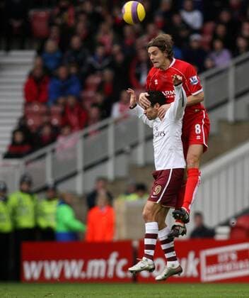 Jonathan Woodgate (Middlesbrough, re.) gegen Eduardo da Silva (Arsenal) -  Fußball Herren English Premier League 2007 2008, 1. Englische Liga, Middlesbrough FC - Arsenal FC London 2:1 Gruppe Middlesbrough Dynamik, Höhe, Fußball Herren English Premier League 2007 2008, 1. Englische Liga, Middlesbrough FC - Arsenal FC London 2:1 Gruppe Middlesbrough Dynamik, Höhe,