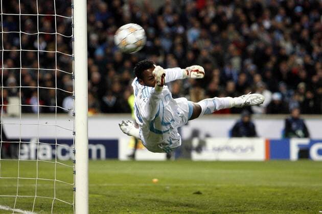 Torwart Steve Mandanda (Marseille) kassiert einen Treffer -  Fußball EC 1 Herren Champions League 2007 2008, Olympique de Marseille, OM Einzelbild Marseille Dynamik, Fußball EC 1 Herren Champions League 2007 2008, Olympique de Marseille, OM Einzelbild Marseille Dynamik,