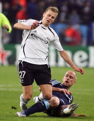 Marek Sapara (Rosenborg Trondheim, li.) gegen Fabian Ernst (Schalke) Fußball EC 1 Herren Champions League 2007 2008, FC Schalke 04 - Rosenborg BK Trondheim 3:1 Gruppe Gelsenkirchen Dynamik, Kampf, Fußball EC 1 Herren Champions League 2007 2008, FC Schalke 04 - Rosenborg BK Trondheim 3:1 Gruppe Gelsenkirchen Dynamik, Kampf,