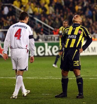 Alex (Fenerbahce, re.) verzweifelt -  Fußball EC 1 Herren Champions League 2007 2008, Fenerbahce SK Istanbul - CSKA Moskau 3:1, ZSKA Gruppe Istanbul Enttäuschung, Verzweiflung, Fußball EC 1 Herren Champions League 2007 2008, Fenerbahce SK Istanbul - CSKA Moskau 3:1, ZSKA Gruppe Istanbul Enttäuschung, Verzweiflung,