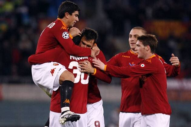 Torjubel AS Rom, v.li.: David Pizarro, Torschütze Mancini, Mirko Vucinic, Daniele de Rossi und Antunes - EDITORIAL USE ONLY. No use with unauthorised audio, video, data, fixture lists, club league logos or live services. Online in-match use limited to 120 images, no video emulation. No use in betting, games or single club league player publications. Fußball EC 1 Herren Champions League 2007 2008, AS Roma Gruppe Rom Freude, Begeisterung, Fußball EC 1 Herren Champions League 2007 2008, AS Roma Gruppe Rom Freude, Begeisterung,