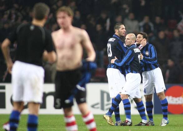 Schlussjubel Inter Mailand, v.li.: Marco Materazzi, Esteban Cambiasso und Javier Zanetti -  Fußball EC 1 Herren Champions League 2007 2008, FC Internazionale Mailand Totale Eindhoven Freude, Fußball EC 1 Herren Champions League 2007 2008, FC Internazionale Mailand Totale Eindhoven Freude,