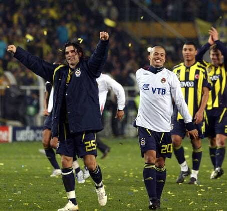 Ugur Boral (li.) und Alex (beide Fenerbahce) - Schlußjubel -  Fußball EC 1 Herren Champions League 2007 2008, Fenerbahce Istanbul Gruppe Istanbul Freude, Begeisterung, Fußball EC 1 Herren Champions League 2007 2008, Fenerbahce Istanbul Gruppe Istanbul Freude, Begeisterung,