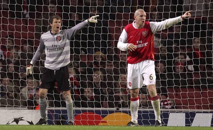 Torwart Jens Lehmann (li.) und Philippe Senderos (beide Arsenal) sind sich einig - EDITORIAL USE ONLY. No use with unauthorised audio, video, data, fixture lists, club league logos or live services. Online in-match use limited to 120 images, no video emulation. No use in betting, games or single club league player publications. Fußball EC 1 Herren Champions League 2007 2008, Arsenal FC London Gruppe London Harmonie Fußball EC 1 Herren Champions League 2007 2008, Arsenal FC London Gruppe London Harmonie