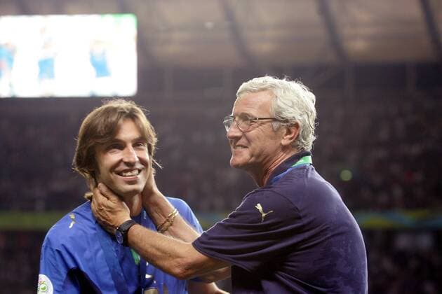 Andrea Pirlo (li.) jubelt mit Nationaltrainer Marcello Lippi - Italien ist Weltmeister 2006 -  Fußball WM Herren WM 2006, Länderspiel, Nationalteam, Nationaltrikot, Finale, Endspiel, Vdig Gruppe Berlin Freude, Fußball WM Herren WM 2006, Länderspiel, Nationalteam, Nationaltrikot, Finale, Endspiel, Vdig Gruppe Berlin Freude,
