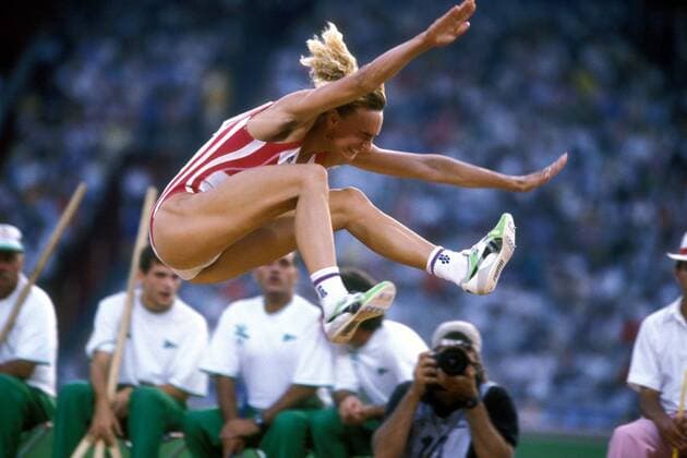 Heike Drechsler (Deutschland) Leichtathletik OS Sommer Damen Olympische Spiele Barcelona 1992, Sommerspiele, Nationaltrikot Einzelbild Barcelona Dynamik, Leichtathletik OS Sommer Damen Olympische Spiele Barcelona 1992, Sommerspiele, Nationaltrikot Einzelbild Barcelona Dynamik,