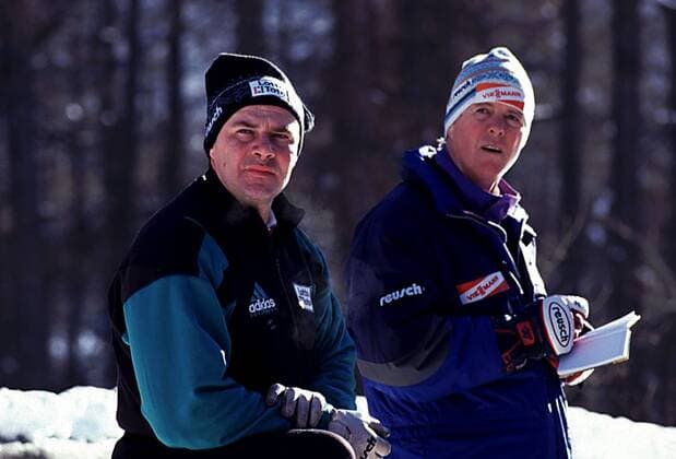 Wolfgang Hoppe (li.) und Bundestrainer Raimund Bethge (beide Deutschland) Bobsport Herren 1998, Vierer, Viererbob, 4er, 4 er, Bob Gruppe Aufnahmedatum geschätzt Bobsport Herren 1998, Vierer, Viererbob, 4er, 4 er, Bob Gruppe Aufnahmedatum geschätzt
