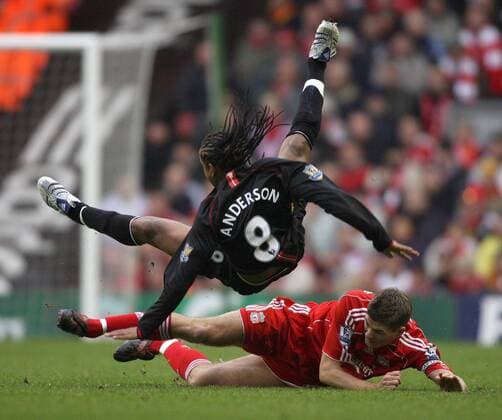 Anderson (Manchester United, li.) gegen Steve Gerrard (Liverpool) - Fußball Herren English Premier League 2007 2008, 1. Englische Liga, FC Liverpool - Manchester United 0:1, ManU Gruppe Liverpool Dynamik, Kampf, Fußball Herren English Premier League 2007 2008, 1. Englische Liga, FC Liverpool - Manchester United 0:1, ManU Gruppe Liverpool Dynamik, Kampf,