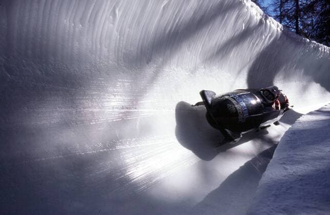 Viererbob im Eiskanal Bobsport Herren Bobsport 2001, Bob, Viererbob, Vierer, 4er, 4 er Einzelbild Aufnahmedatum geschätzt, St. Moritz, St.Moritz Bobsport Herren Bobsport 2001, Bob, Viererbob, Vierer, 4er, 4 er Einzelbild Aufnahmedatum geschätzt, St. Moritz, St.Moritz