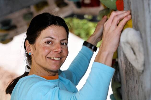 Gerlinde Kaltenbrunner (Österreich) trainiert an einer Kletterwand (ibljer00204892) Alpinismus Damen Klettern 2007, Sportklettern, Klettersport, FreeClimbing, Free Climbing, Bergsteigen, Training Einzelbild Freude, Alpinismus Damen Klettern 2007, Sportklettern, Klettersport, FreeClimbing, Free Climbing, Bergsteigen, Training Einzelbild Freude,