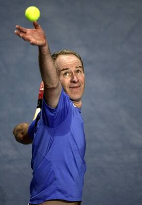 John McEnroe (USA) - Aufschlag Tennis Herren McFit Masters of Legends 2007, Legende, Legenden, Länderturnier, Turnier, Mc Fit, Finale Einzelbild Seniors, Senioren, Seniorenturnier Düsseldorf Tennis Herren McFit Masters of Legends 2007, Legende, Legenden, Länderturnier, Turnier, Mc Fit, Finale Einzelbild Seniors, Senioren, Seniorenturnier Düsseldorf