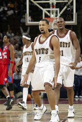 Juwan Howard (li., Denver Nuggets) - (Icon7660774) Basketball Herren NBA 2002 2003 Gruppe Basketball Herren NBA 2002 2003 Gruppe EDITORIAL USE ONLY